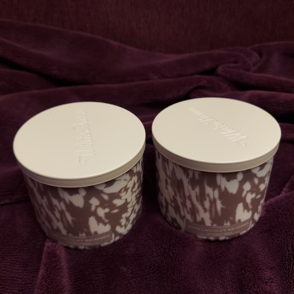 Bundle of 2 white chocolate macadamia candles by bath and body works